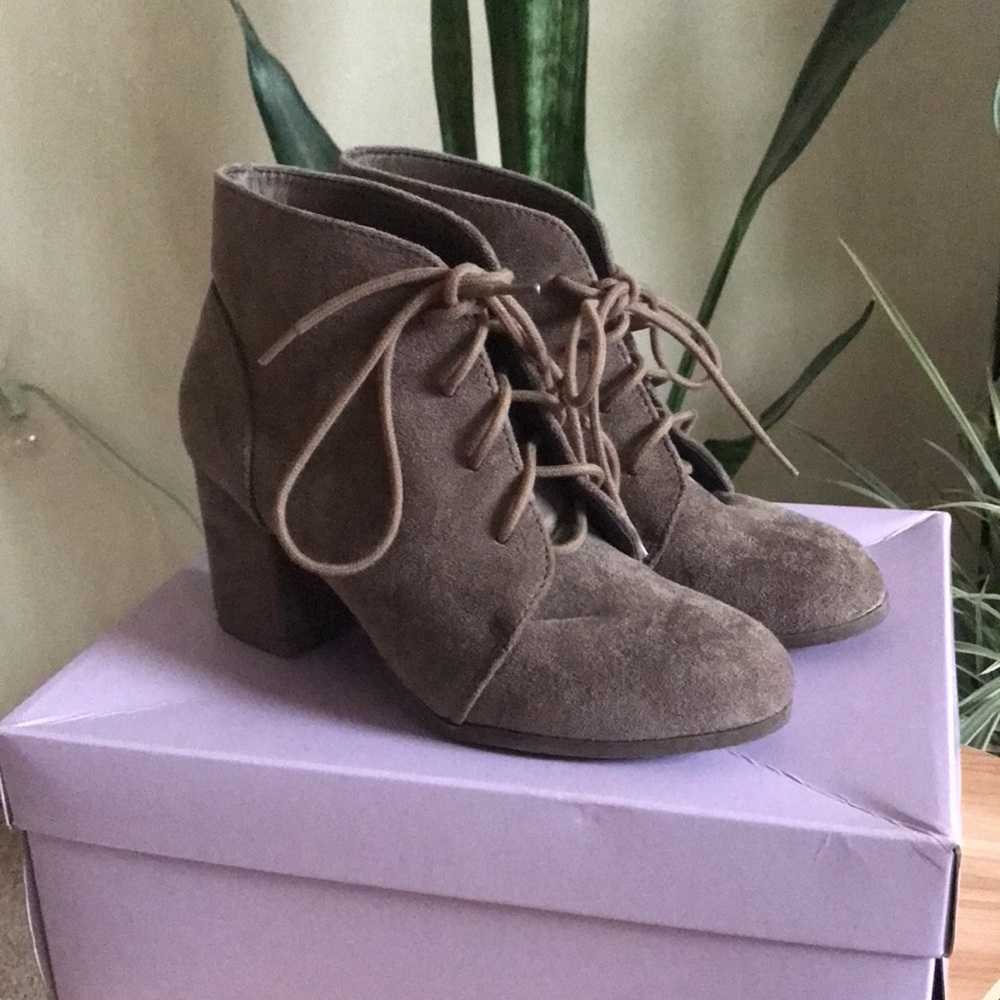 Madden Girl Torch Dark Taupe. Only worn twice!